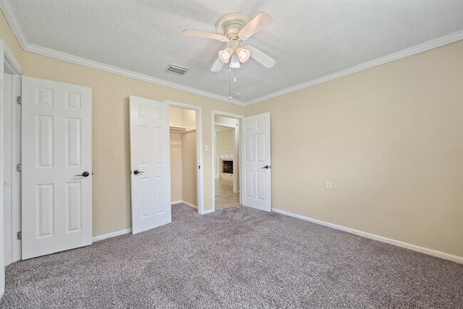 Building Photo - 5123 Shady Oaks Ln