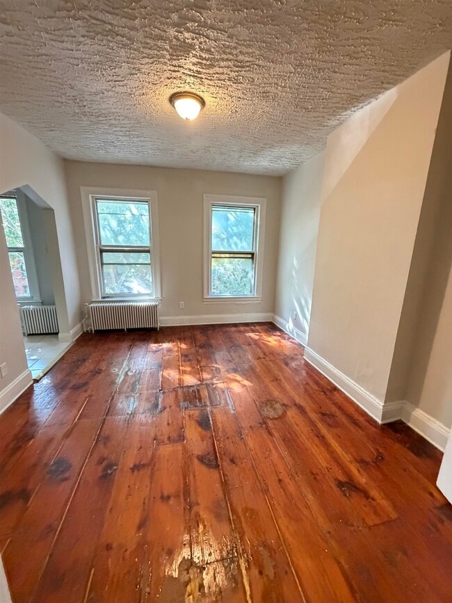 Building Photo - 642 Jersey Ave