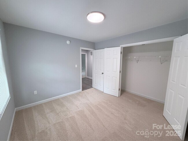 Building Photo - 2825 Edwin Jones Dr