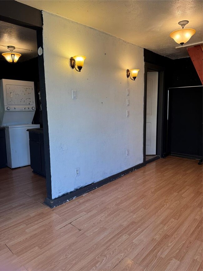 Building Photo - 704 Franklin Blvd