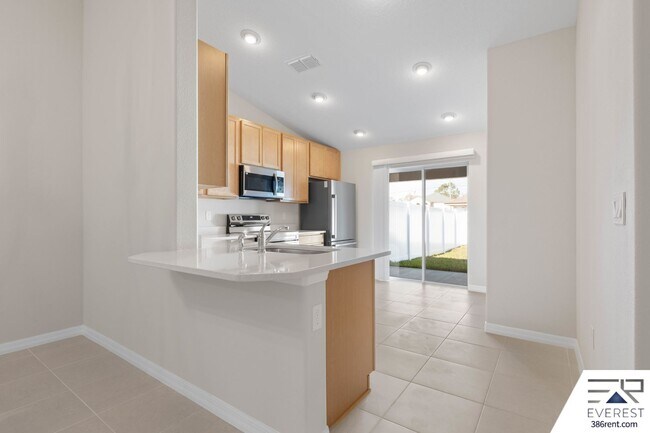 Building Photo - FULLY FENCED, LIKE NEW 3/2/1 TOWNHOUSE ON A CUL DE SAC IN BEAUTIFUL SEMINOLE WOODS