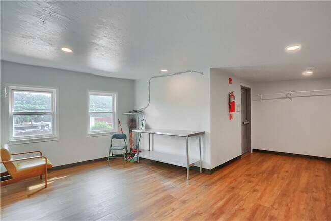 Building Photo - 526 Fallowfield Ave