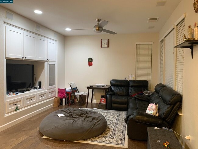 Building Photo - 4012 Gallaup Ct