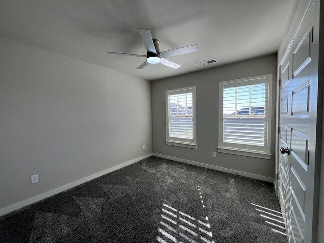 Building Photo - 1001 Pebble Run Rd