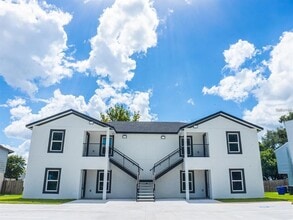 Building Photo - 1725 Crystal Grove Dr