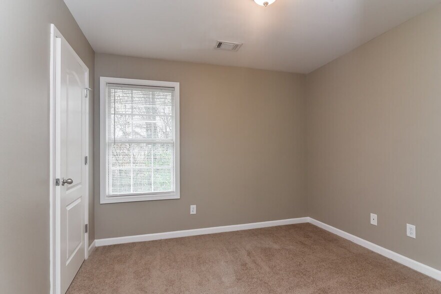 Building Photo - 6593 Grand Hickory Dr