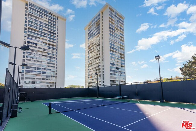 Building Photo - 2220 Ave of the Stars