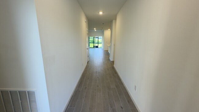 Building Photo - 9230 Country House Dr
