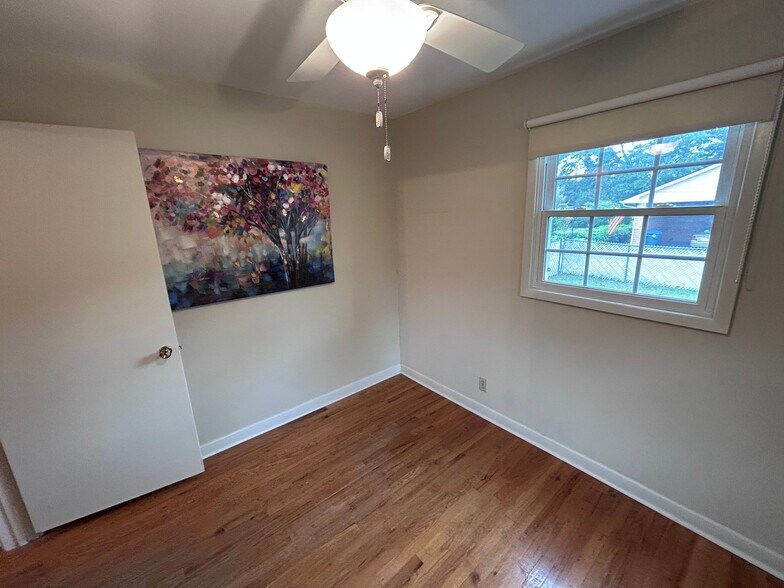 Building Photo - 412 Woods Ave