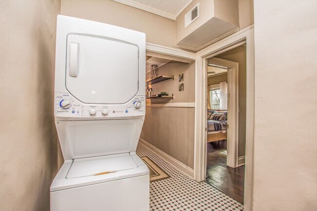 Building Photo - Charming 2 bed/1 bath in Poncey Highlands!