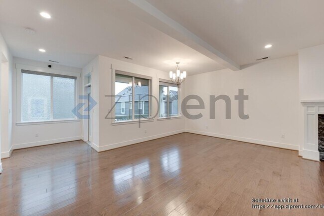 Building Photo - 18602 46th Ave SE