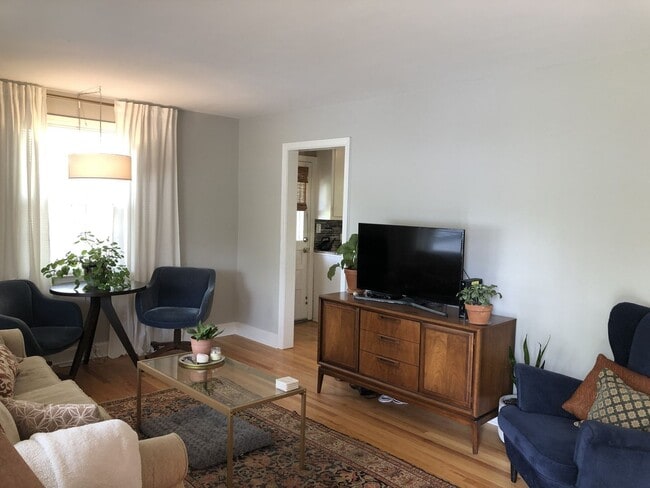 Building Photo - **UPDATED 3-BEDROOM DUPLEX WITH ATTACHED G...