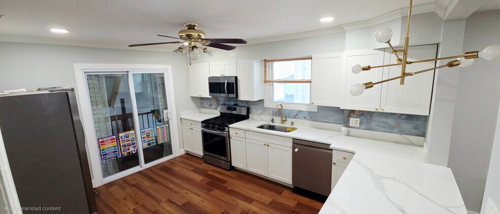 Kitchen - 728 Golden Ave