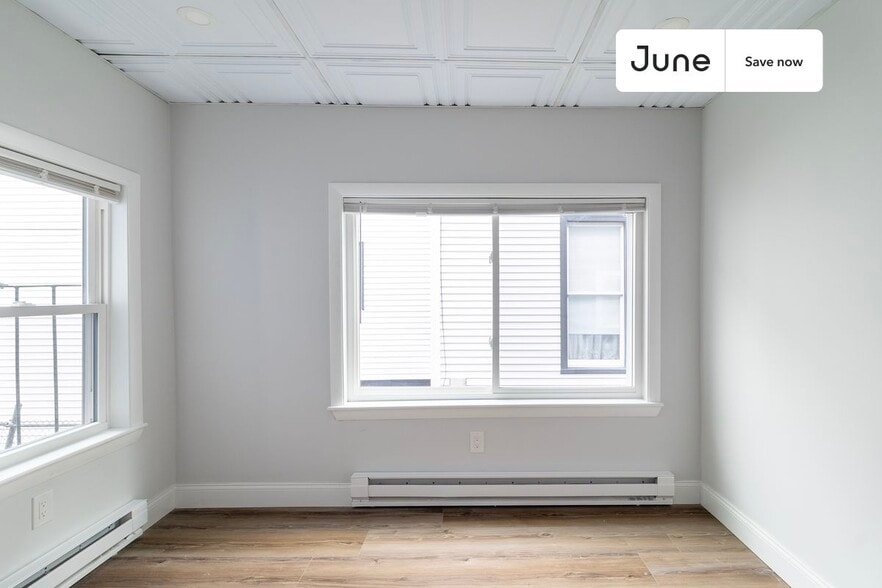 Building Photo - 102 Cross St