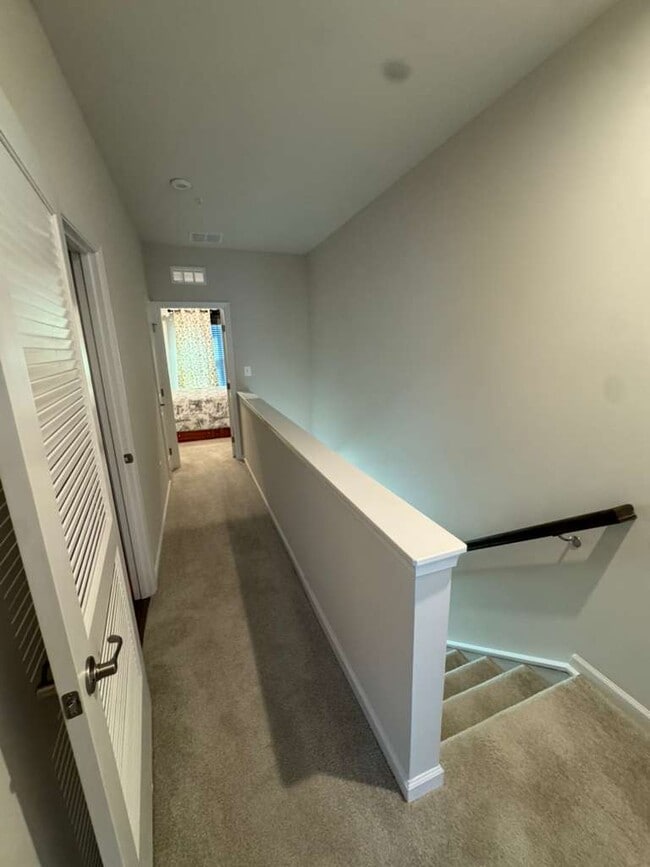 Building Photo - Biground