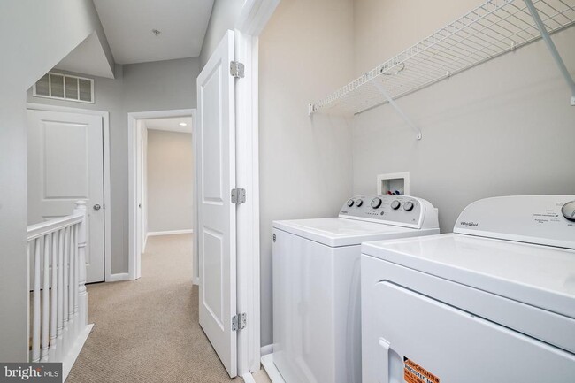 Building Photo - 252 Hemingway Dr