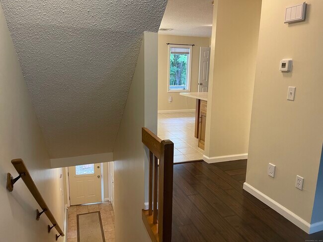 Building Photo - 110 Songbird Ln