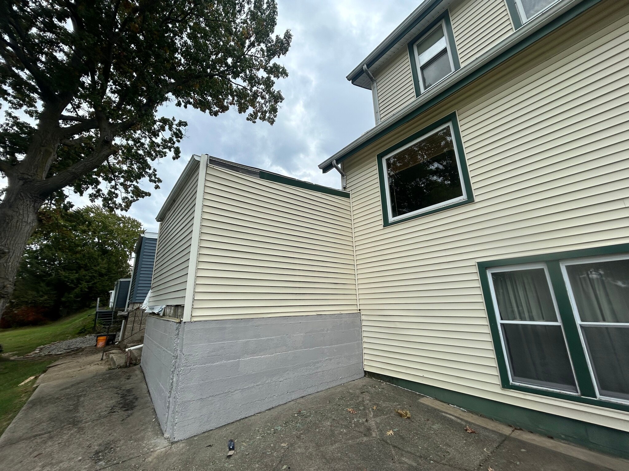 Building Photo - 1536 W 45th St