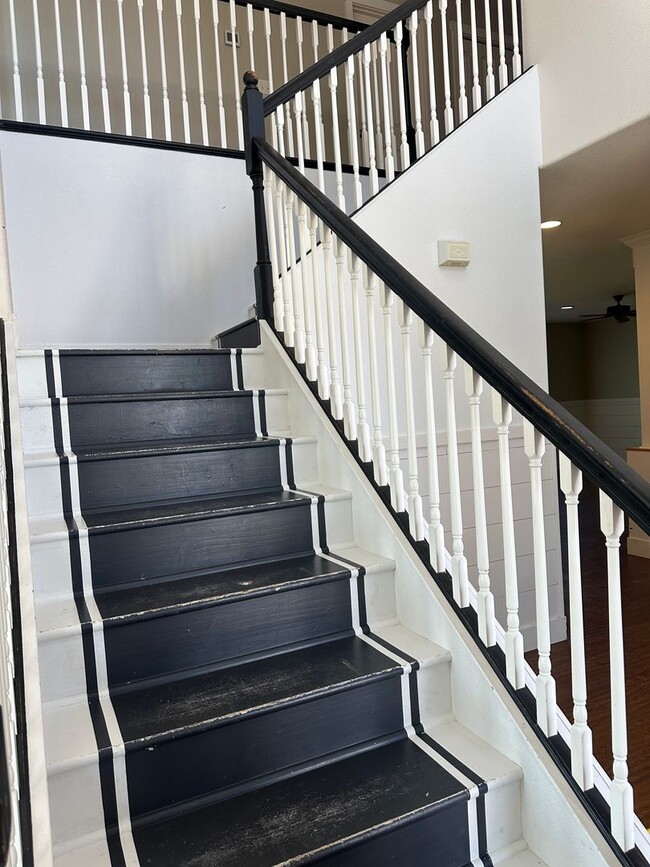 Building Photo - Extra Large Home For Rent, 4 Bedrooms! NEW...