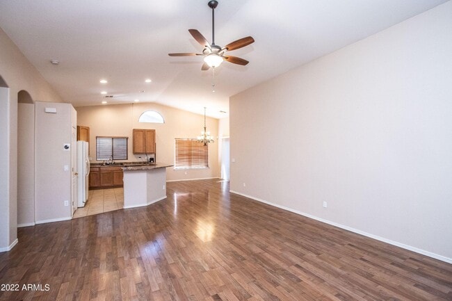 Building Photo - 44629 W Santa Fe St