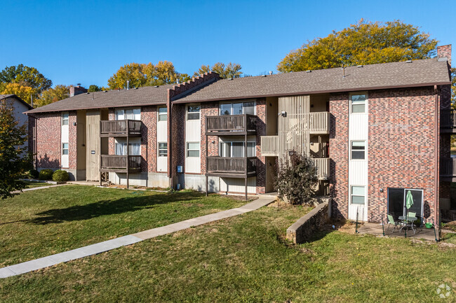 Building Photo - The Pines at Red Bridge