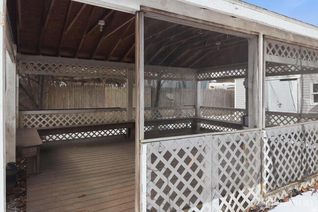 Building Photo - 6 Cherry St