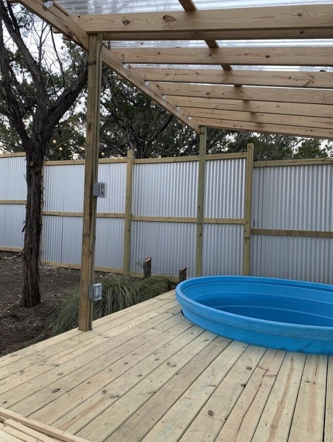 Building Photo - 755 Elmhurst Dr