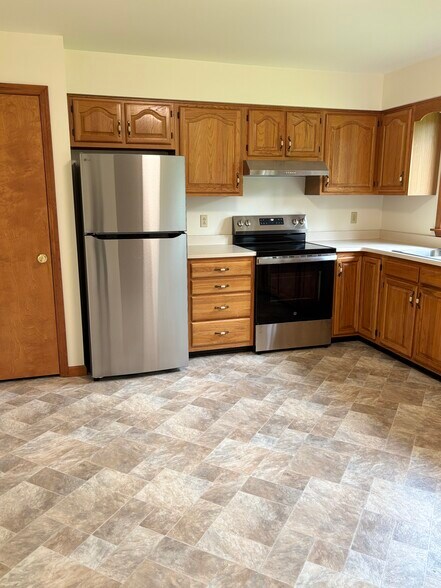 Stainless steel refrigerator, oven and hood/fan and closet/pantry - 10 Burke Dr