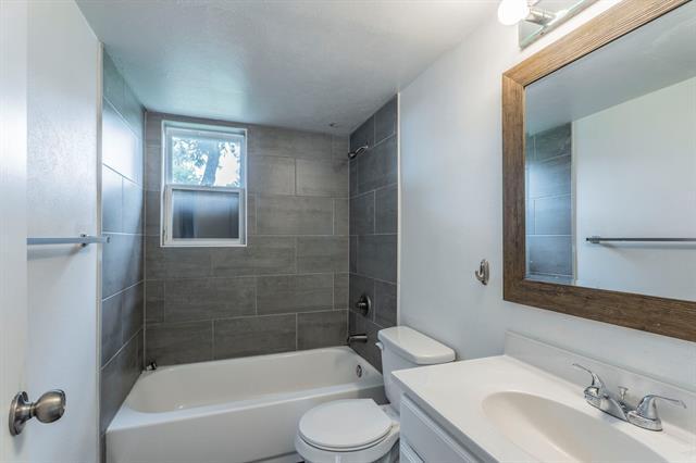 Building Photo - 1131 Pebblebrook Dr
