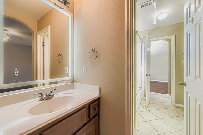 Building Photo - 1028 Horseback Hollow