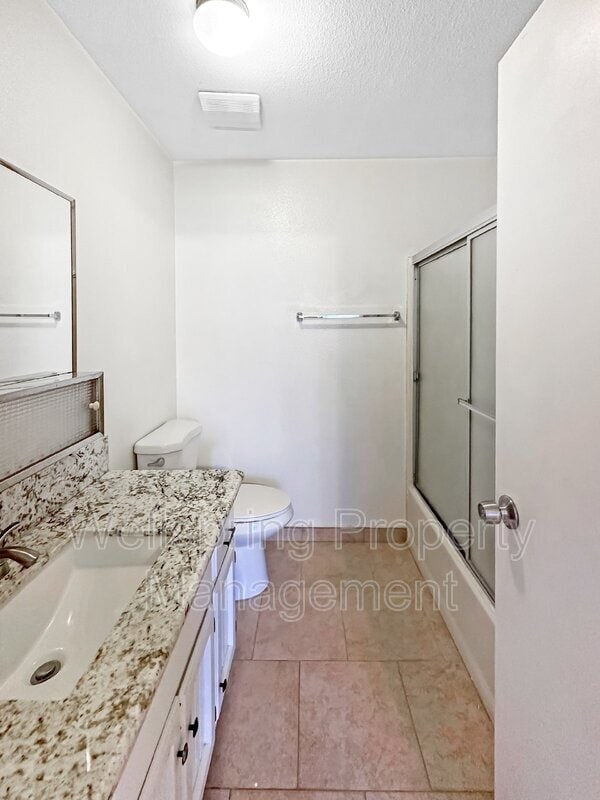 Building Photo - 940 W Graaf Ave