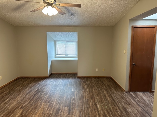 Building Photo - 13907 Fairhill Ave