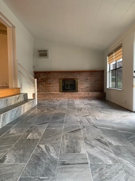 Building Photo - 3815 Gerhardt Dr