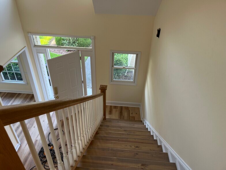 Building Photo - 6 Willow Tree Ct