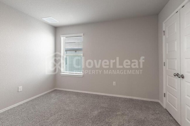 Building Photo - 2433 Ayers Dr