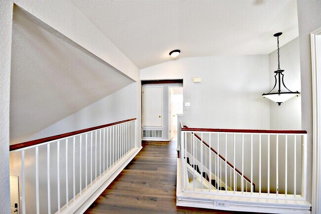 Building Photo - 104 Mertz Ln