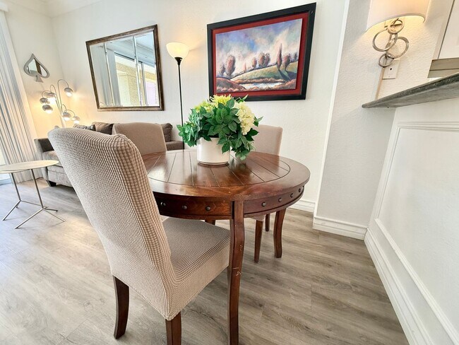 Building Photo - Meridian - Luxury STUDIO Condo w/ laminate...