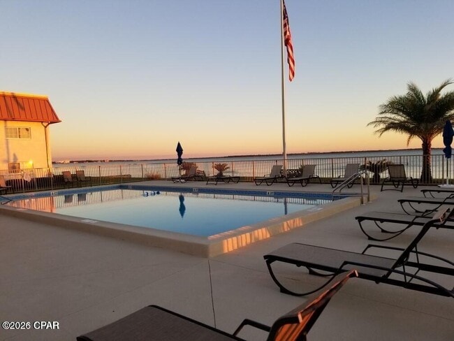 Building Photo - 2100 W Beach Dr