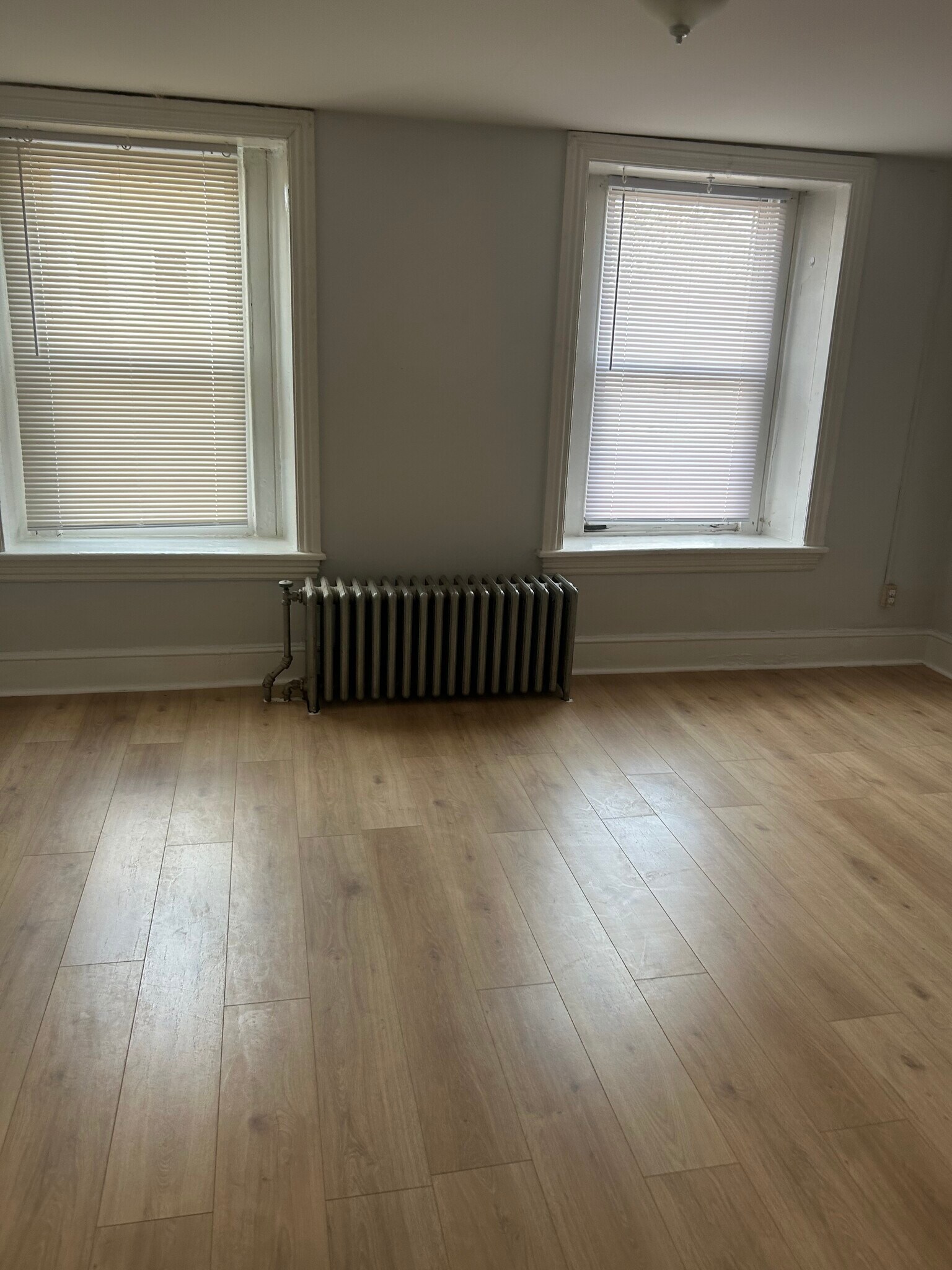 Building Photo - 409 DuPont St