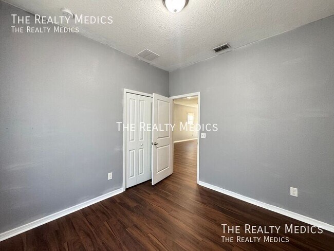 Building Photo - 1999 Marshall St