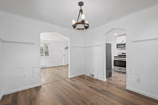 Building Photo - 1419 Dagmar Ave