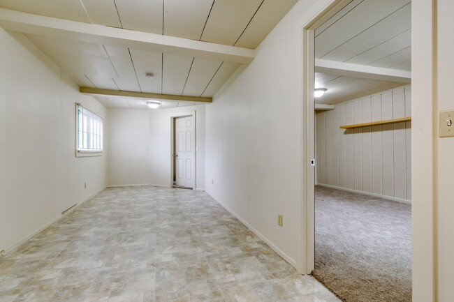 Building Photo - Just remodeled 4 bed/2 bath home - tons of...