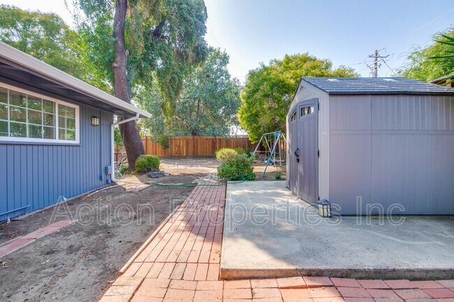 Building Photo - 18850 Newsom Ave