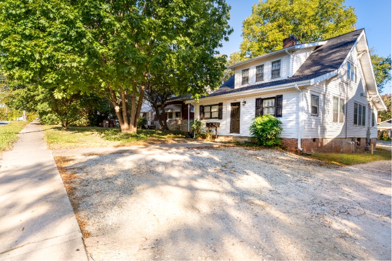 Building Photo - 1504 W Friendly Ave