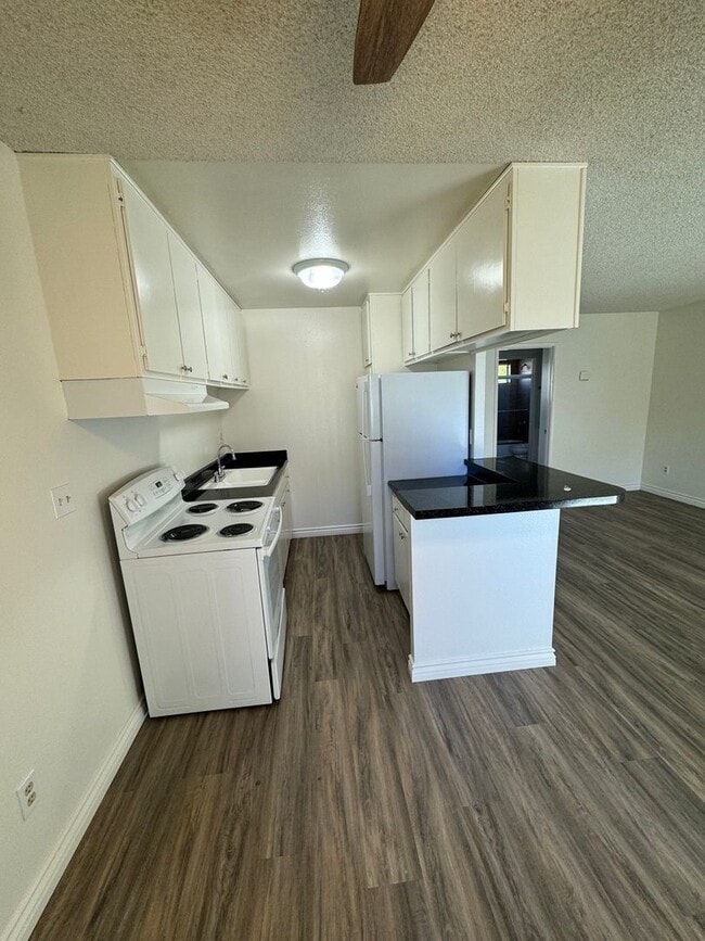 Building Photo - 7434 Mesa College Dr