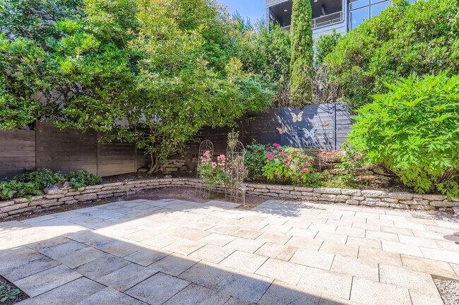 Building Photo - Laurelhurst View Home