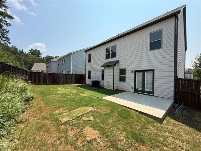 Building Photo - 173 Wayside Terrace