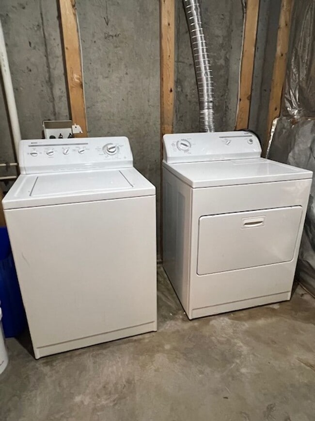 Building Photo - SPACIOUS TOWNHOUSE IN GERMANTOWN