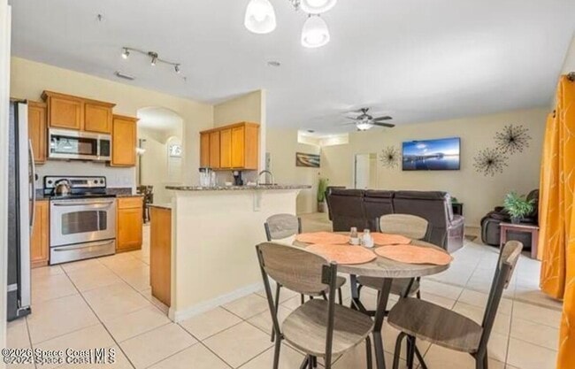 Building Photo - 463 Eldron Blvd NE