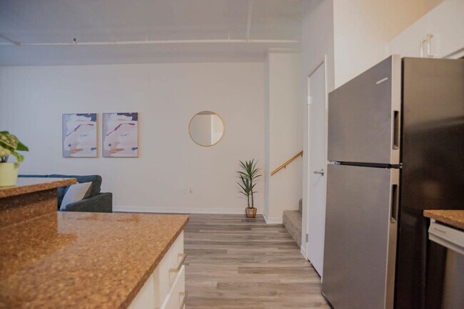 Building Photo - 125 W Market St